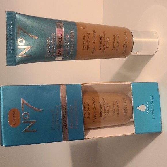 No7 Protect & Perfect Advanced all in one foundation - Picture 2 of 7